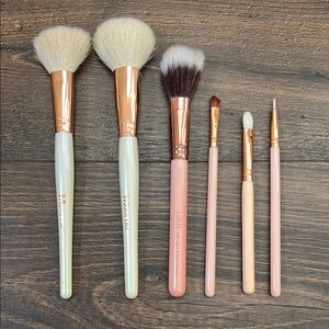 Luxie Cream and Pink Makeup Brush Set